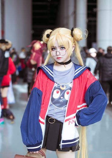美少女战士COSPLAY 代表月亮消灭你