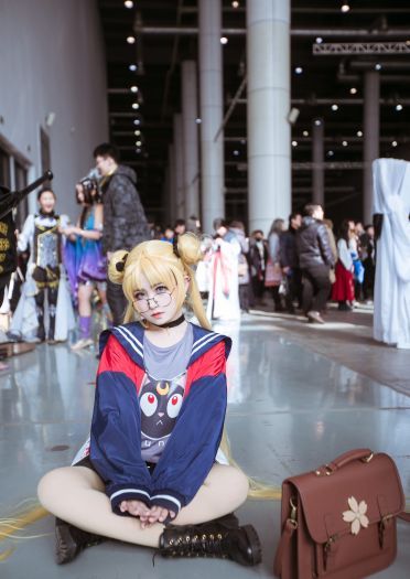 美少女战士COSPLAY 代表月亮消灭你