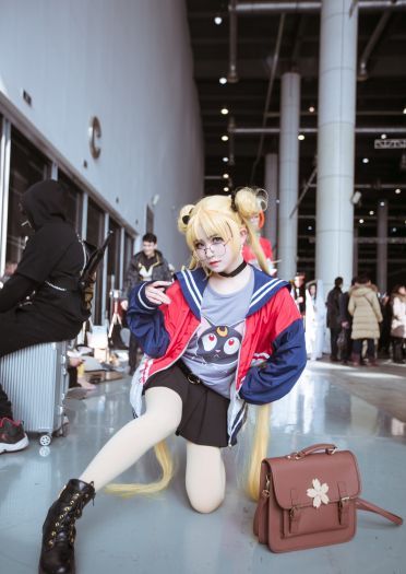 美少女战士COSPLAY 代表月亮消灭你