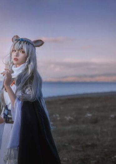 明日方舟初雪COS图