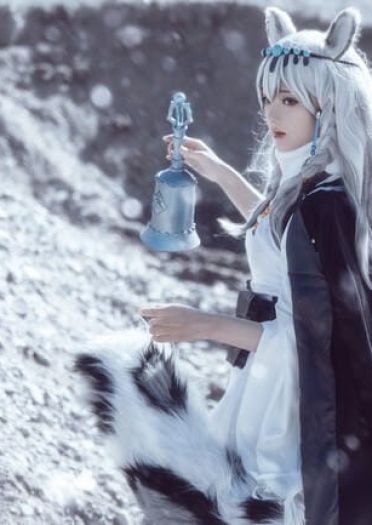 明日方舟初雪COS图