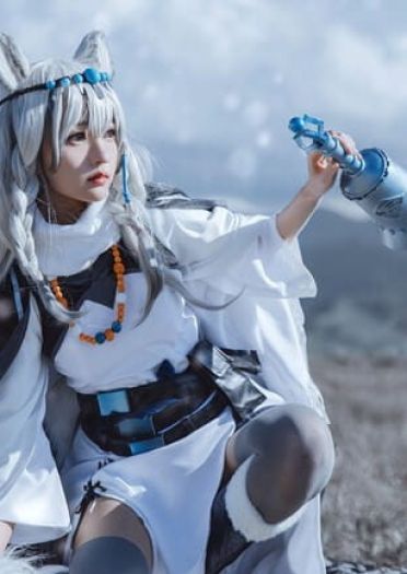 明日方舟初雪COS图