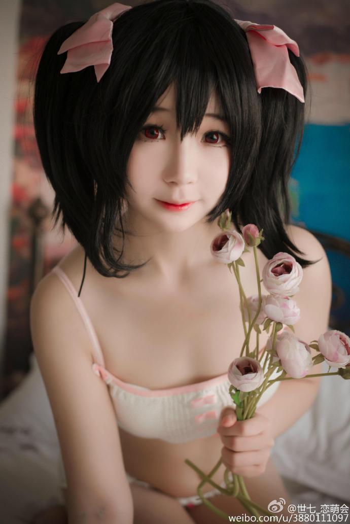 胸部神还原！lovelive失泽妮可内衣同人cos