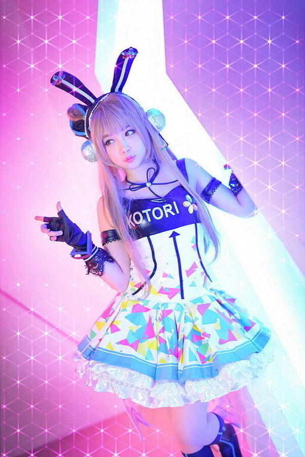 兔耳搭配蓬蓬裙 螺旋猫萌妹COS南小鸟