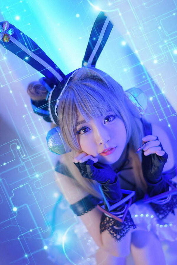 兔耳搭配蓬蓬裙 螺旋猫萌妹COS南小鸟