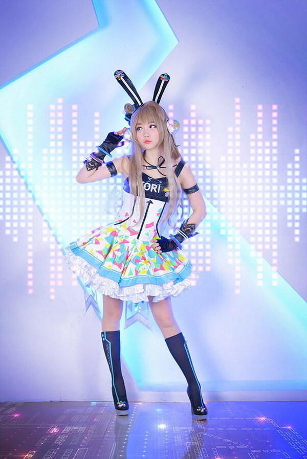 兔耳搭配蓬蓬裙 螺旋猫萌妹COS南小鸟