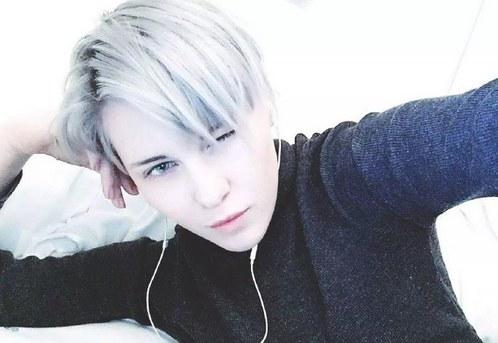 又是种族优势！冰上的尤里 维克托的COS