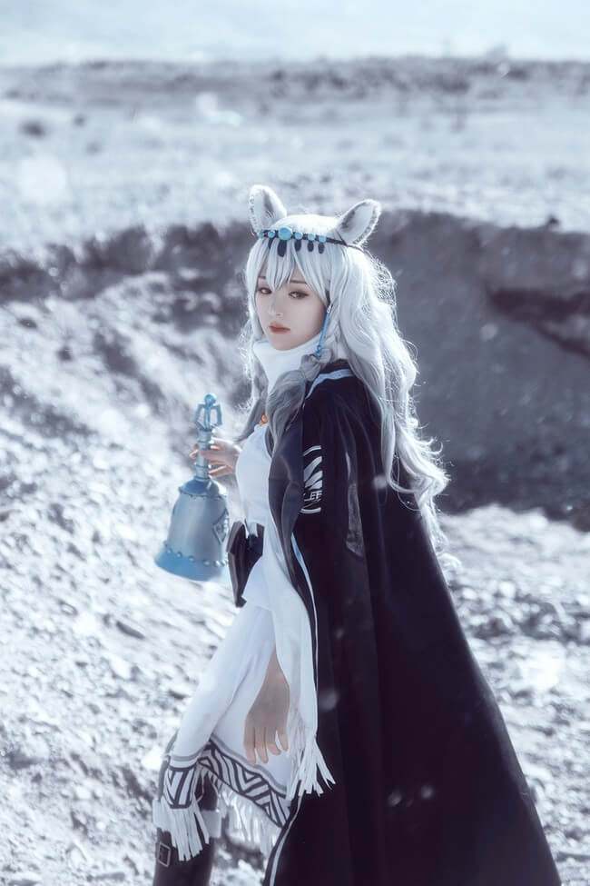 明日方舟初雪COS图