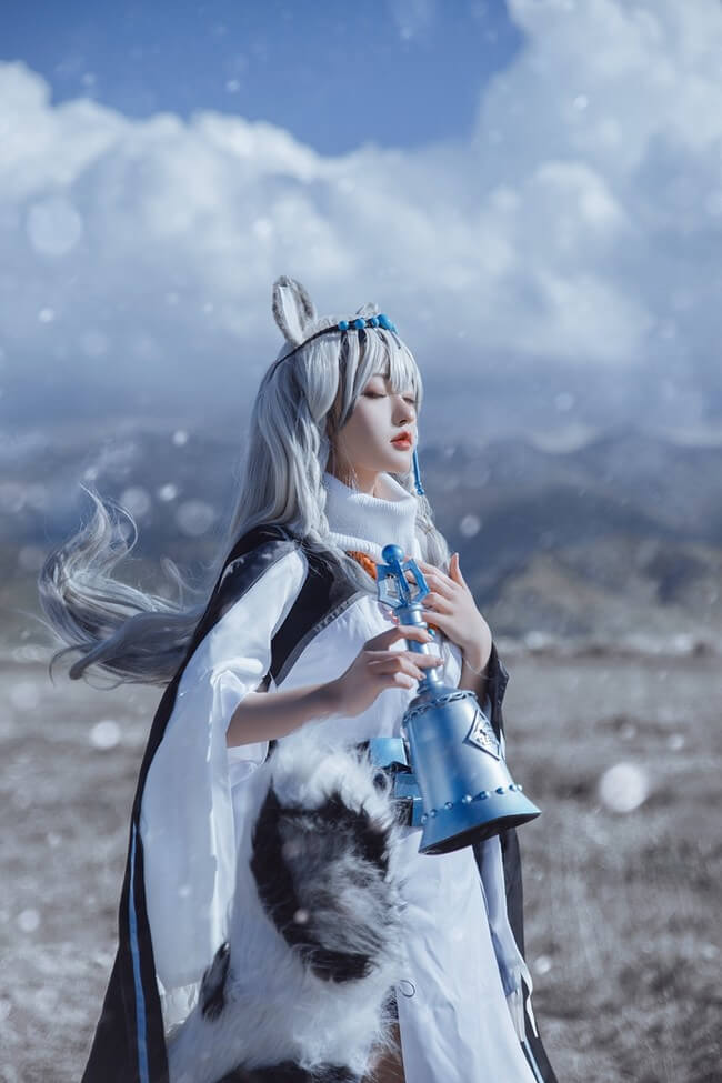 明日方舟初雪COS图