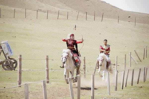 为了高还原COS 《少女新娘物语》粉丝远赴蒙古拍摄