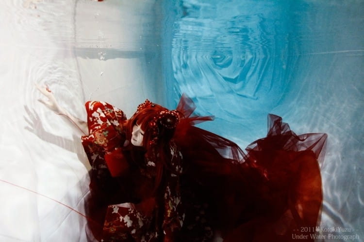 日本旅拍coser 在水中梦幻的深海少女