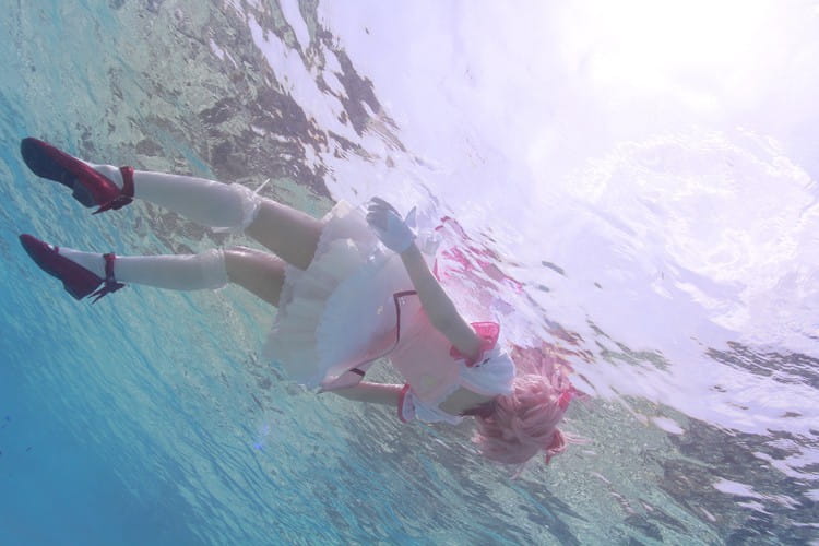 日本旅拍coser 在水中梦幻的深海少女