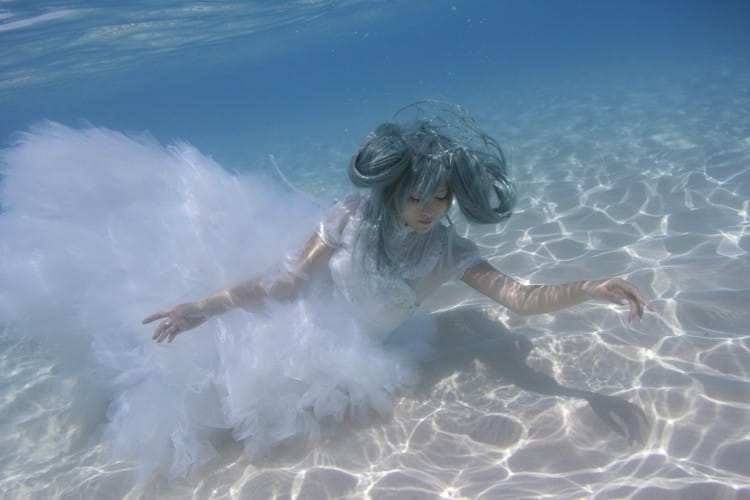 日本旅拍coser 在水中梦幻的深海少女