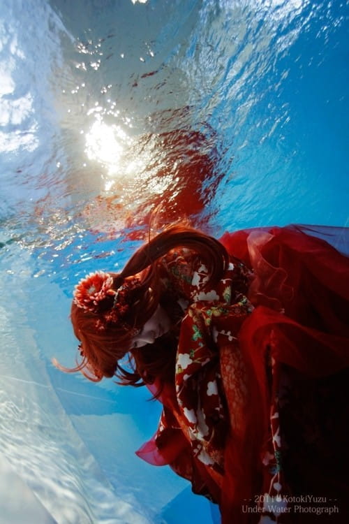 日本旅拍coser 在水中梦幻的深海少女