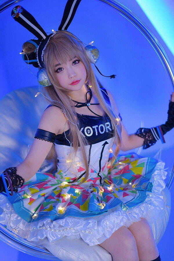 兔耳搭配蓬蓬裙 螺旋猫萌妹COS南小鸟