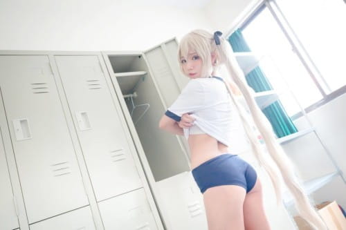 原来是深藏不露啊！ 软萌coser晒泳装写真