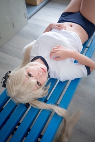 原来是深藏不露啊！ 软萌coser晒泳装写真