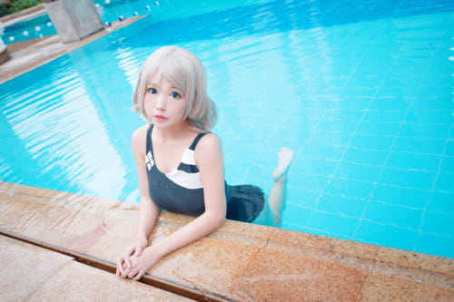 原来是深藏不露啊！ 软萌coser晒泳装写真