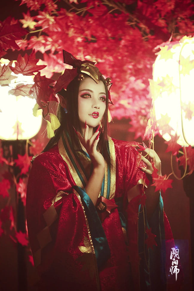 阴阳师染红了的枫叶林 鬼女红叶觉醒cos