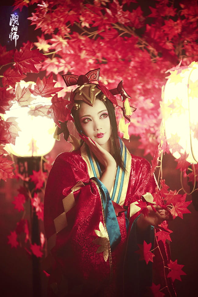 阴阳师染红了的枫叶林 鬼女红叶觉醒cos