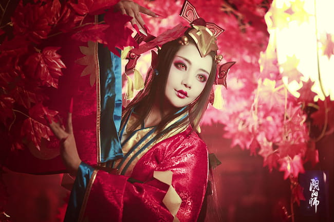 阴阳师染红了的枫叶林 鬼女红叶觉醒cos