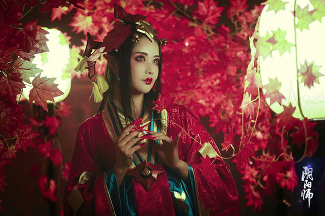 阴阳师染红了的枫叶林 鬼女红叶觉醒cos
