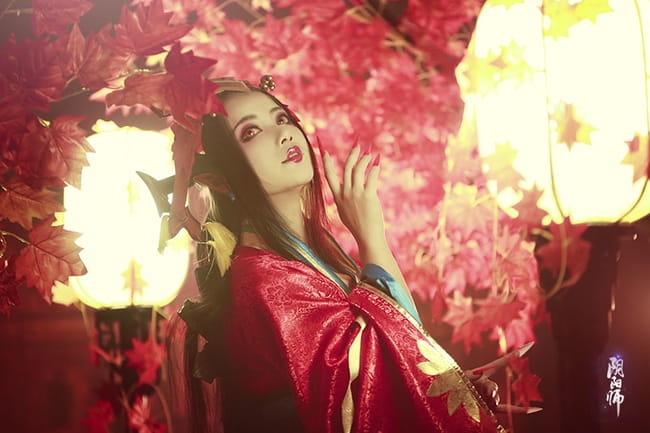 阴阳师染红了的枫叶林 鬼女红叶觉醒cos