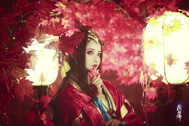 阴阳师染红了的枫叶林 鬼女红叶觉醒cos