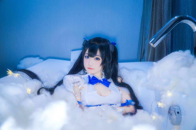 巨乳萝莉赫斯提亚 裸足福利cos