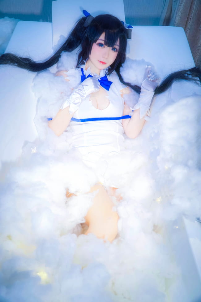 巨乳萝莉赫斯提亚 裸足福利cos