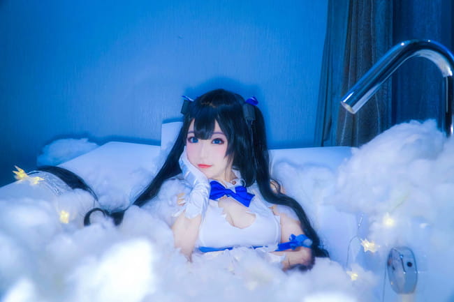 巨乳萝莉赫斯提亚 裸足福利cos