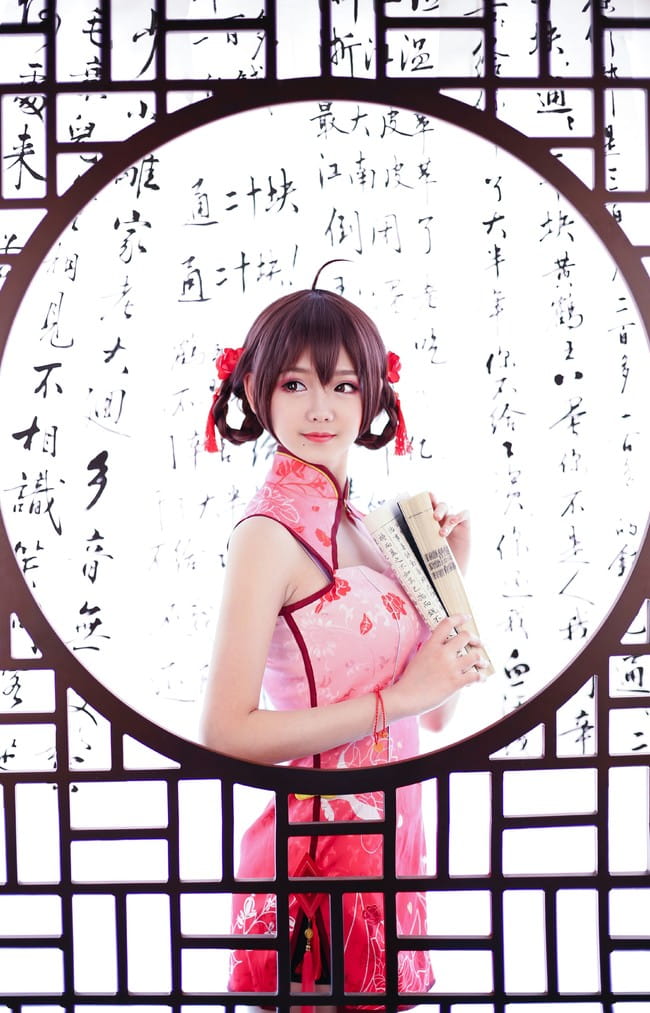 乐正绫石榴花旗袍