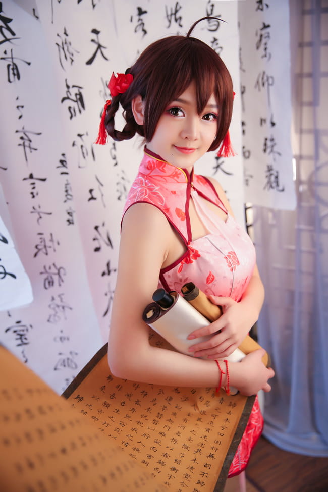 乐正绫石榴花旗袍