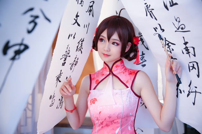 乐正绫石榴花旗袍