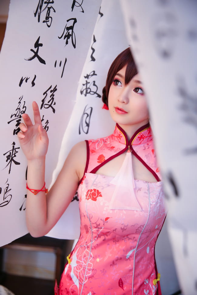 乐正绫石榴花旗袍