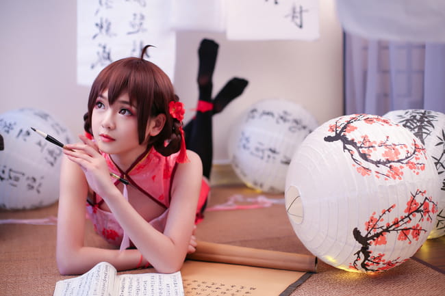 乐正绫石榴花旗袍