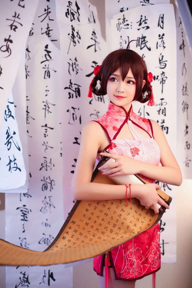 乐正绫石榴花旗袍