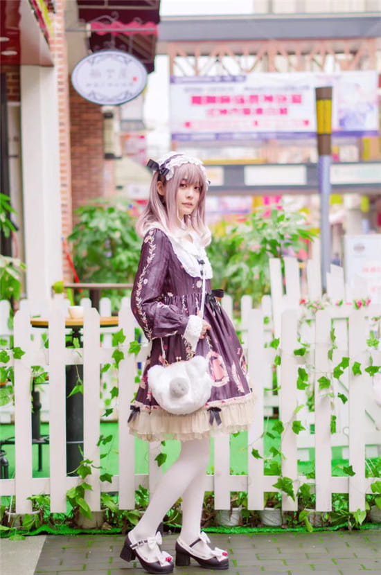 洛丽塔松林物语