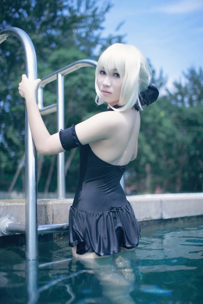 Fate/HF线 Saber·Alter 露背水着COS