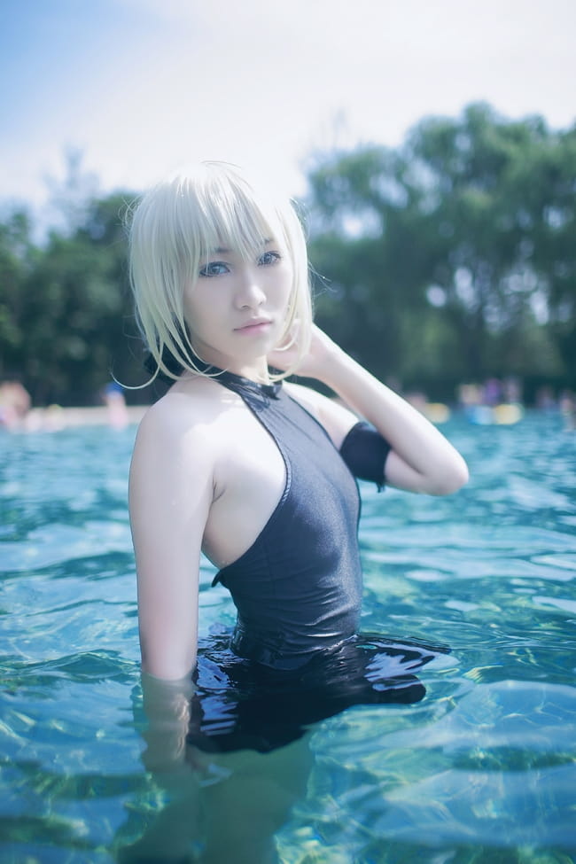 Fate/HF线 Saber·Alter 露背水着COS