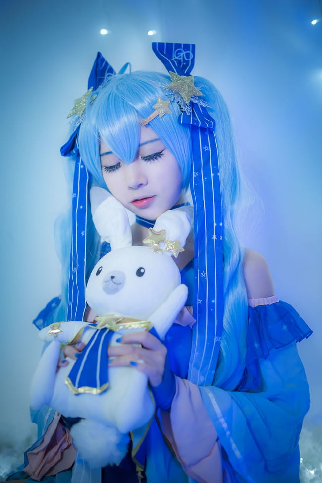 VOCALOID 星座的公主·雪初音 COS