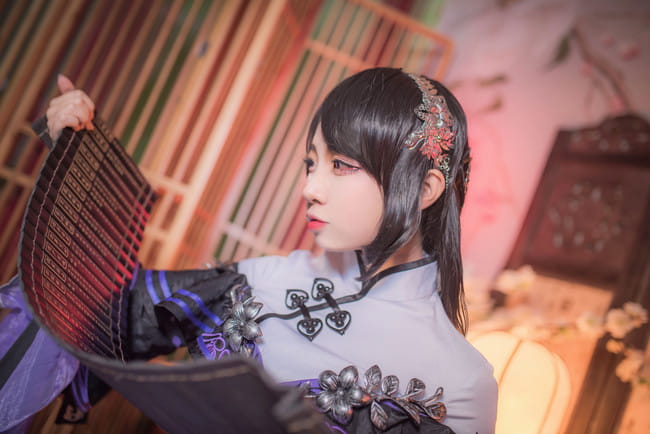 庭前万花忘枯荣，缱绻仙谷不知年