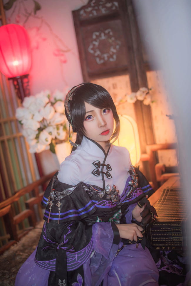 庭前万花忘枯荣，缱绻仙谷不知年