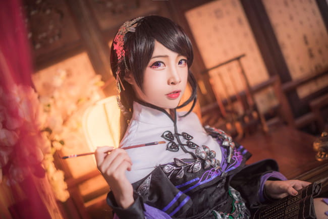 庭前万花忘枯荣，缱绻仙谷不知年