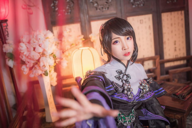 庭前万花忘枯荣，缱绻仙谷不知年