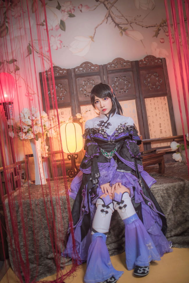 庭前万花忘枯荣，缱绻仙谷不知年