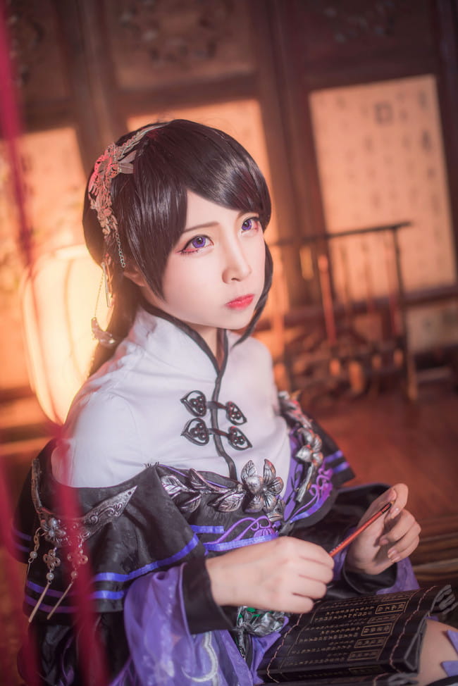 庭前万花忘枯荣，缱绻仙谷不知年