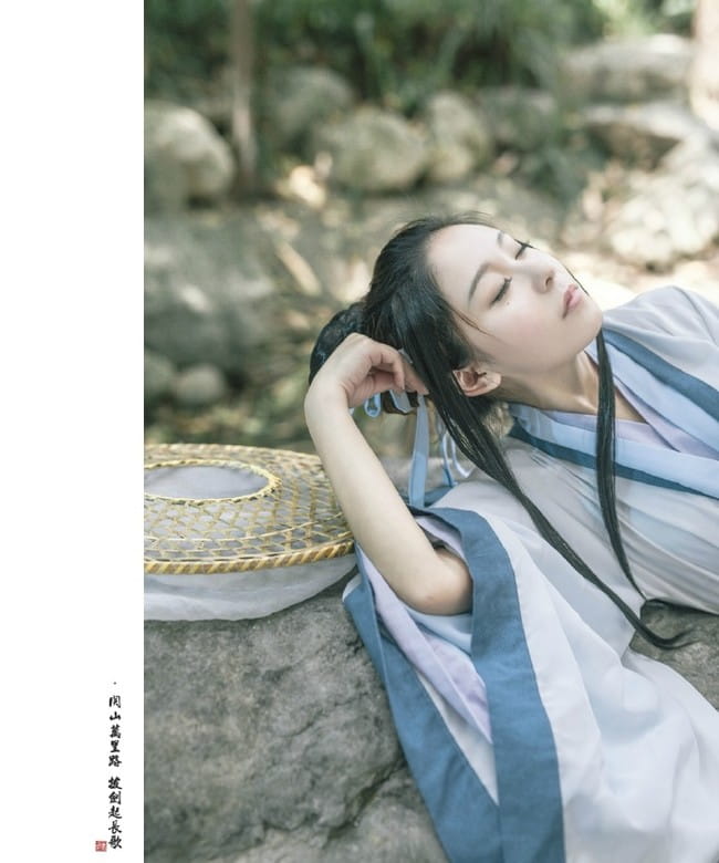 【长歌行】关山万里路，拔剑起长歌