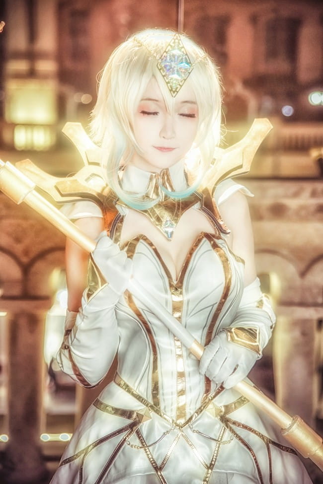 英雄联盟 寒冬中闪亮冻人的拉克丝 cosplay