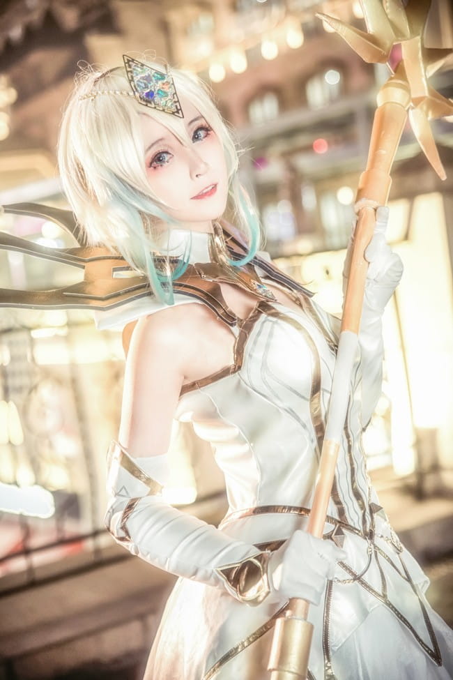 英雄联盟 寒冬中闪亮冻人的拉克丝 cosplay